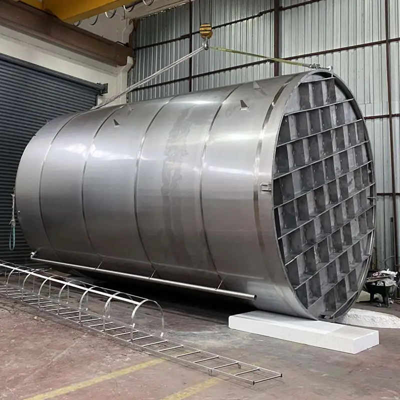 خزان من الفولاذ المقاوم للصدأ